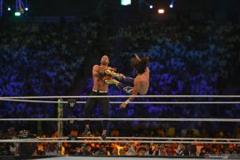 Berstatus pelayanan dasar, WWE terus siaran dari Florida