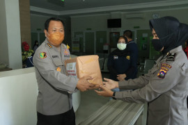 Yayasan Kemala Bhayangkari bantu kebutuhan APD RS Bhayangkara