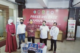 Alumni UII cabang Kalsel sumbang APD bagi tenaga medis Banjarmasin