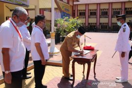 18 pejabat dilantik sepi undangan