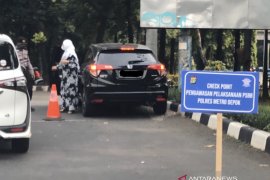 Petugas gabungan lakukan penertiban PSBB di perbatasan Jaksel-Depok