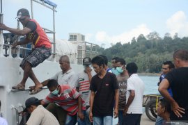 Supir taksi di Lingga menjerit berharap solusi