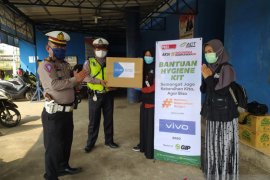 ACT bagikan 28.000 masker cegah corona di Bekasi dan Karawang