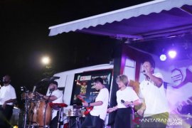 Maliq &amp; D'Essentials kenang kolaborasi Glenn Fredly dalam "Seandainya"