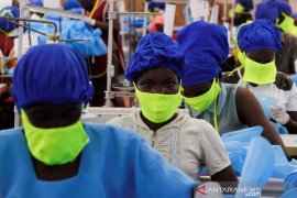 Gubernur Nairobi dikecam karena bagikan konyak  untuk "bunuh" corona