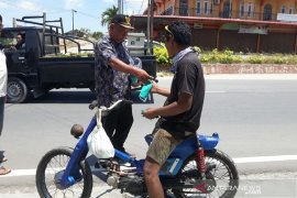 Pemuka masyarakat Tebing kampanye pentingnya masker cegah COVID-19