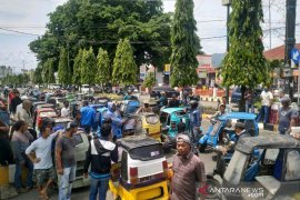 Pengemudi Betor di Padangsidimpuan mendatangi kantor Walikota