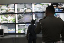 Legislator dorong penindakan seperti PSBB di Surabaya