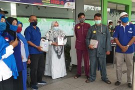 PAN Karimun sumbang APD untuk tenaga medis COVID-19