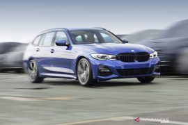BMW Seri-3 Touring Station Wagon meluncur, tersedia di Tokopedia
