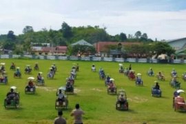 Ratusan penarik becak di Majene diberikan bantuan bahan pokok