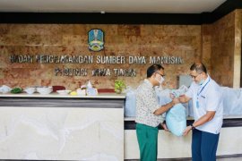 BPSDM Jatim  berkomitmen bantu masyarakat bagikan sembako