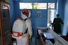 PMI Berau gelar aksi penyemprotan disinfektan di Puskesmas