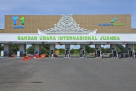 Bandara Juanda alihkan seluruh penerbangan domestik ke Terminal 1