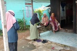 Satgas Peduli COVID-19 NU HST berbagi dengan masyarakat