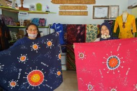 Kreativitas dunia fesyen di balik wabah corona