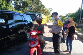 Alumni SMANSA Pemali bagikan 7.500 botol Hand Sanitizer (Video)