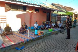 Ikhtiar cegah COVID-19, Wabup Situbondo bagikan jamu tradisional empon-empon