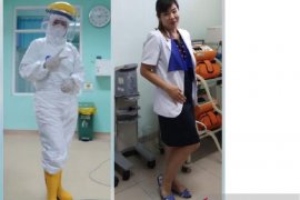 Dokter Indrawati, melepas rindu dengan keluarga melalui video call ketika pandemi COVID-19