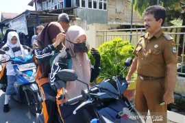 Yayasan Al-Aziz salurkan ribuan masker kain sukseskan PSBB di Padang Pariaman