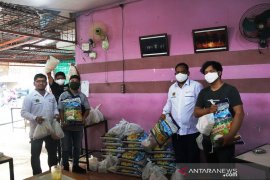 Pokja PWI Sibolga-Tapteng salurkan bantuan sembako