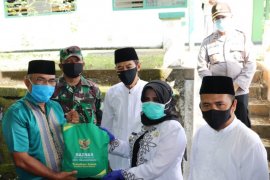 1.000 imam dan marbot masjid di Tanjungpinang dapat bantuan sembako