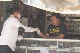 Peduli cegah COVID-19, DPD dan Aleg PKS HSS bagikan 3 ribu masker gratis