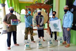 BKPRMI Bangka berhasil salurkan 250 paket sembako