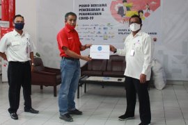 AirNav Jambi serahkan bantuan masker