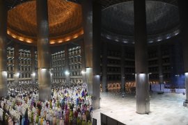 Sekitar 40 masjid di DKI Jakarta masih tarawih di tengah PSBB