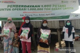ACT Sulsel salurkan bantuan beras untuk warga Pinrang hadapi COVID-19
