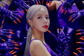 Solar MAMAMOO tampil percaya diri lewat debut solo "Spit It Out"