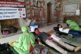 Masyarakat Gianyar donor darah bantu stok darah PMI