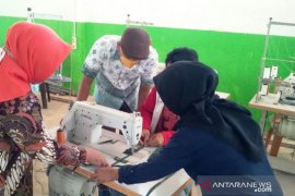 BRG berdayakan masyarakat tiga kabupaten di Sumsel produksi masker