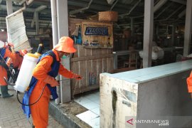 Semua pasar rakyat di Bantul dipastikan disemprot disinfektan