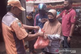 Pemilik usaha rumah makan di Padang Panjang galang donasi untuk warga terdampak COVID-19