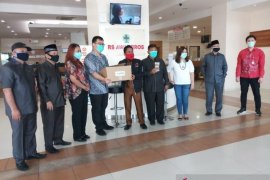 DPRD Kota Tangerang berikan bantuan obat herbal  tangani COVID-19