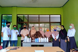 Bumdes Mekar Jaya produksi hand sanitizer berbahan baku serai