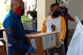 Papua Muda Inspiratif berikan bantuan APD kepada Pemkot Jayapura