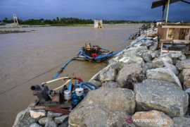 Proyek tanggul penahan banjir sungai Palu Page 1 Small