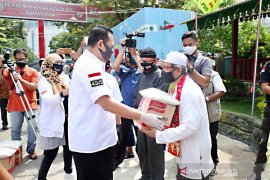 Ketua MPR Bamsoet beri bantuan marbot masjid dan napi penerima asimilasi