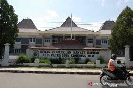 Seorang 'cleaning services' kantor DPRD OKU positif COVID-19, belasan dewan jalani isolasi