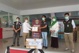 IAI Sulsel bantu APD tenaga medis RS Pendidikan Unhas