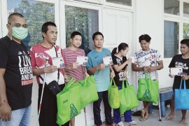 Anggota DPR RI mengirim bantuan sembako untuk atlet disabilitas Kalsel