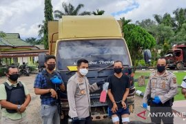 Petugas Polsek Jaluko tembak kaki tersangka pencuri truk