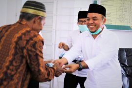 Baznas Labuhanbatu salurkan zakat untuk 11 Masjid