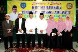 Bupati Labuhanbatu lepas keberangkatan mahasiswa ke Mesir
