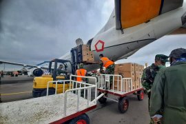Boeing 737  TNI AU angkut 5.800 APD ke Provinsi Kepri