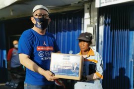 Partai Demokrat-Gerindra Sulsel salurkan bantuan kemanusiaan COVID-19