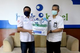 Bank Kalsel salurkan APD untuk rumah sakit rujukan